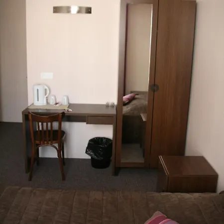 Du Roussillon Hotel *