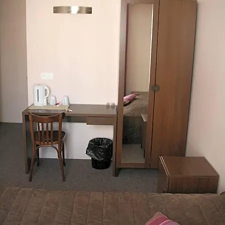 Du Roussillon Otel