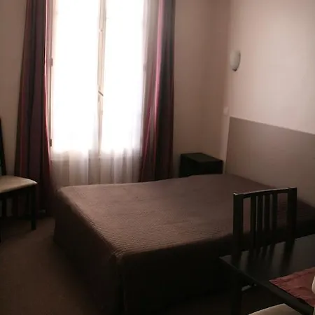 Hotel Du Roussillon *