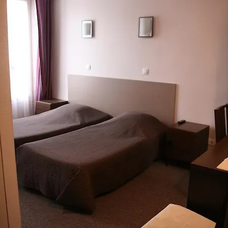 Hotel Du Roussillon *