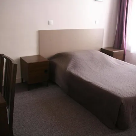 Du Roussillon Hotel *