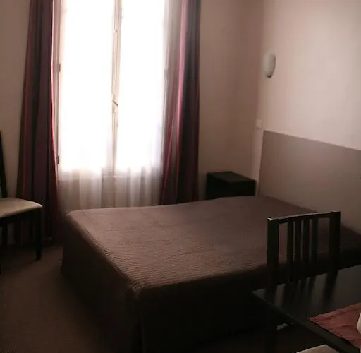 Hotel Du Roussillon *