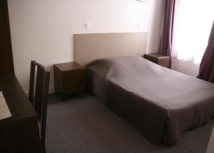 Du Roussillon Hotel *